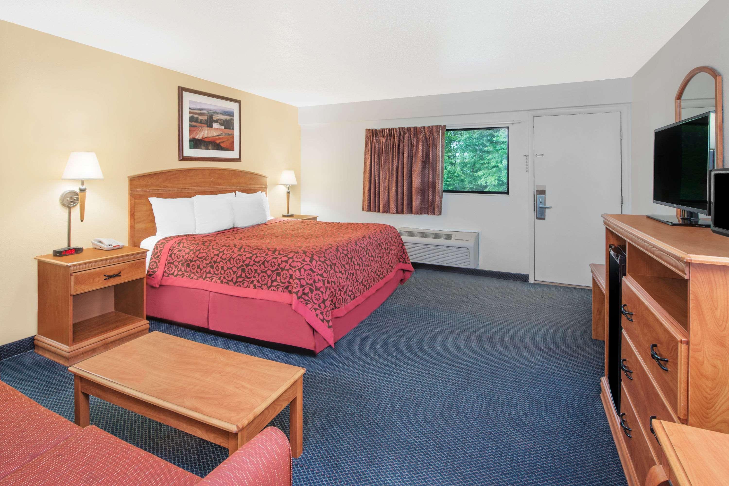 Days Inn By Wyndham Kingdom City מראה חיצוני תמונה