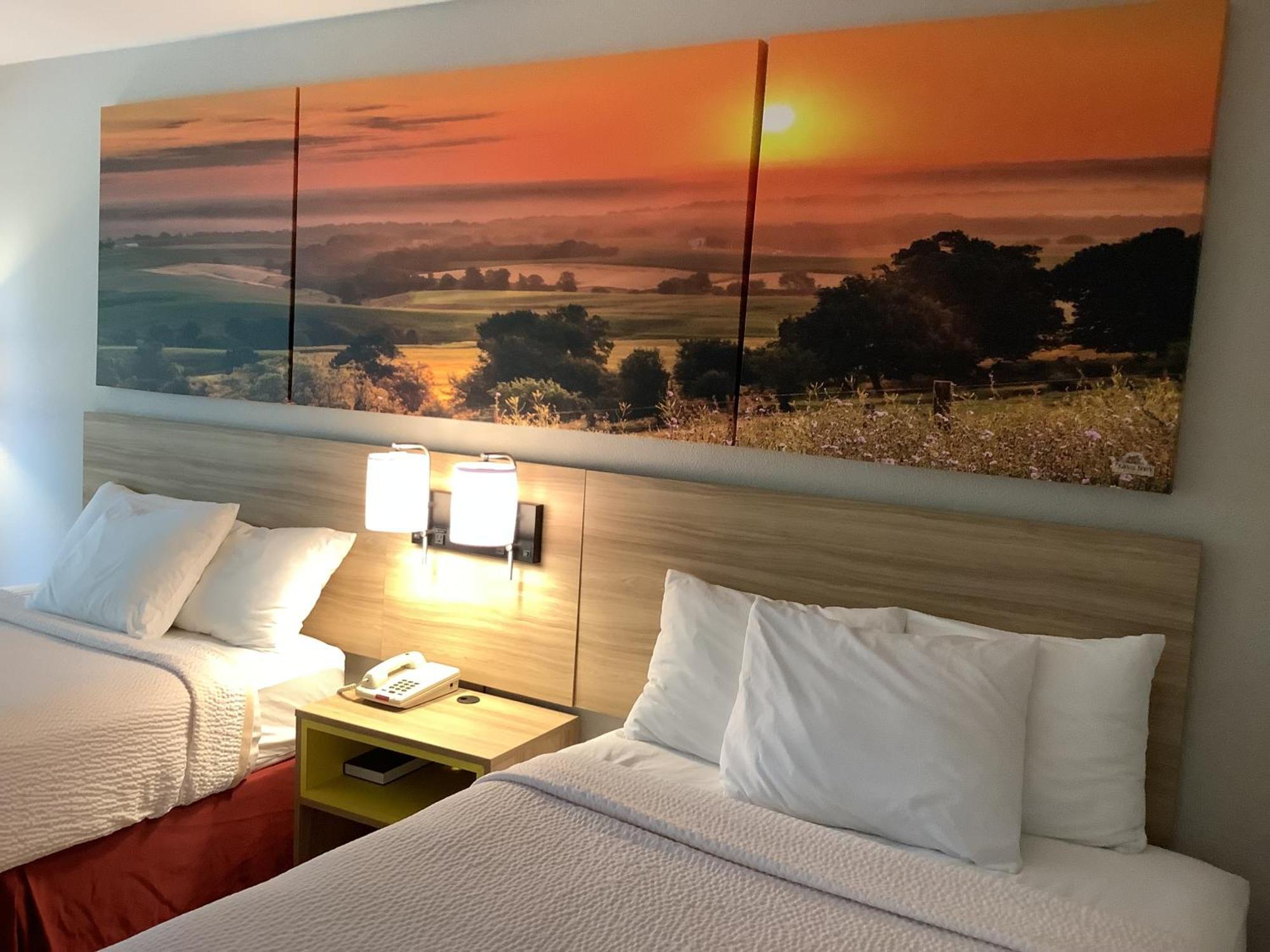 Days Inn By Wyndham Kingdom City מראה חיצוני תמונה