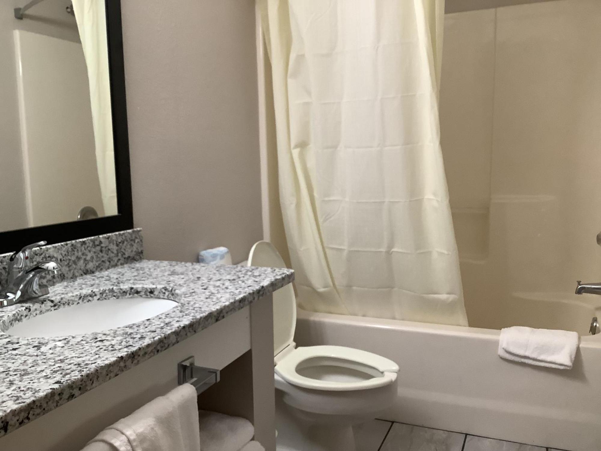 Days Inn By Wyndham Kingdom City מראה חיצוני תמונה