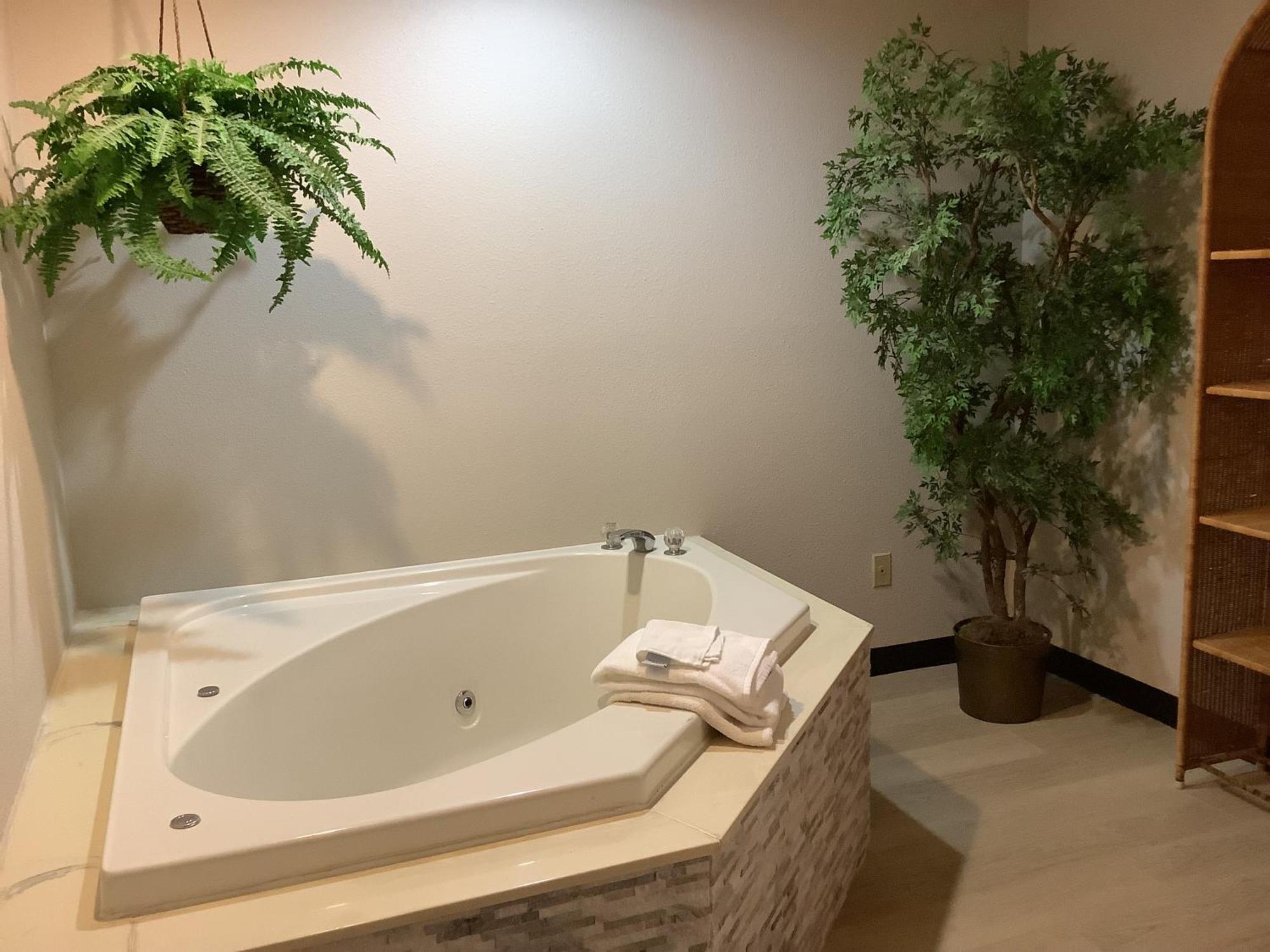 Days Inn By Wyndham Kingdom City מראה חיצוני תמונה