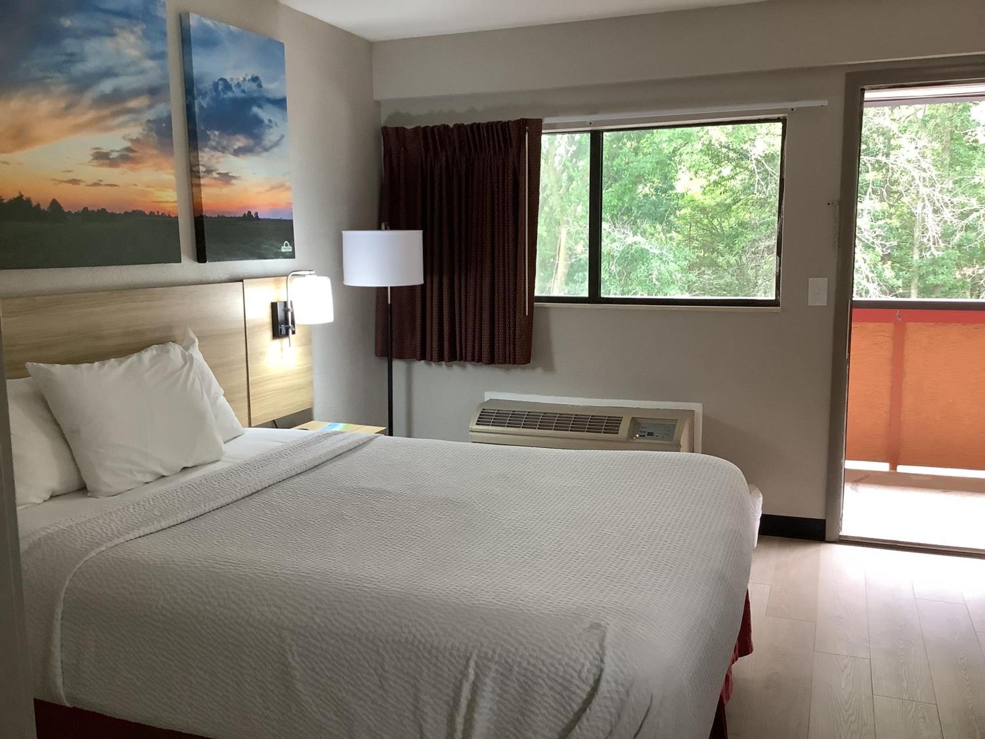 Days Inn By Wyndham Kingdom City מראה חיצוני תמונה