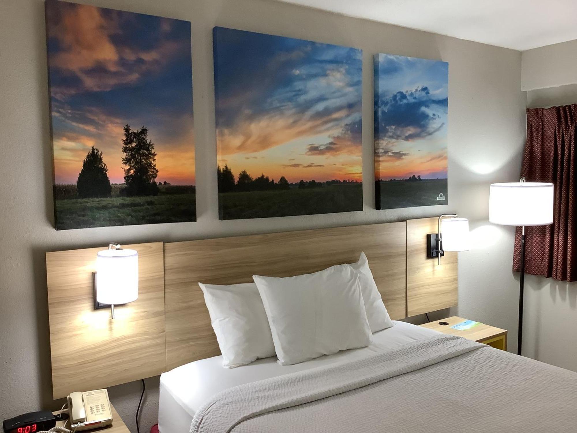 Days Inn By Wyndham Kingdom City מראה חיצוני תמונה