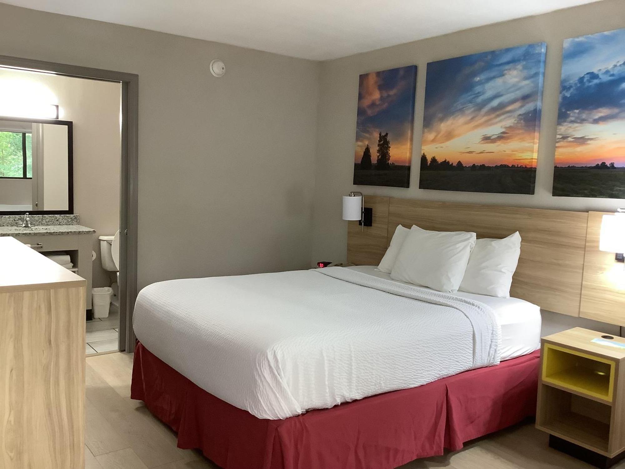 Days Inn By Wyndham Kingdom City מראה חיצוני תמונה