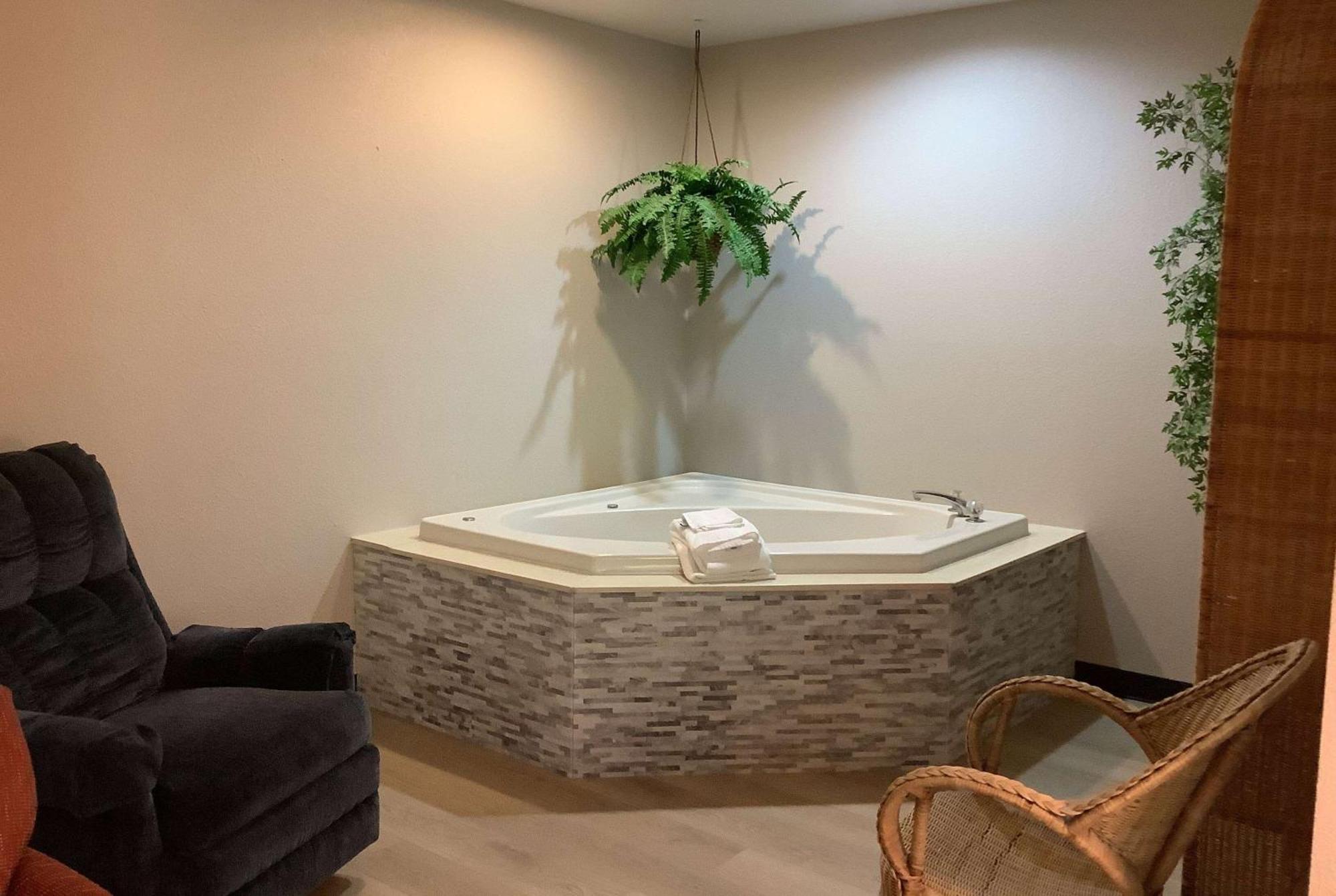 Days Inn By Wyndham Kingdom City מראה חיצוני תמונה