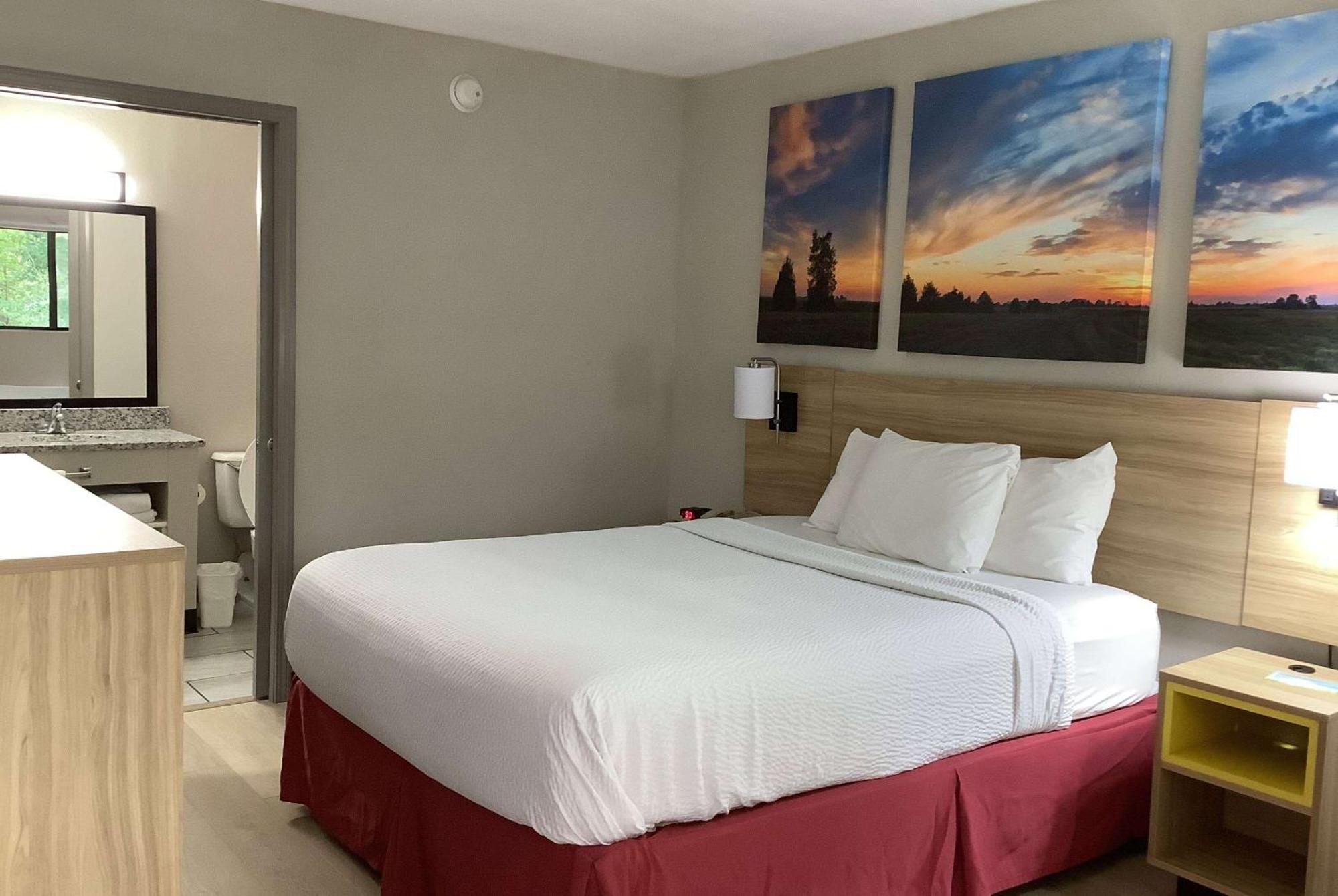 Days Inn By Wyndham Kingdom City מראה חיצוני תמונה